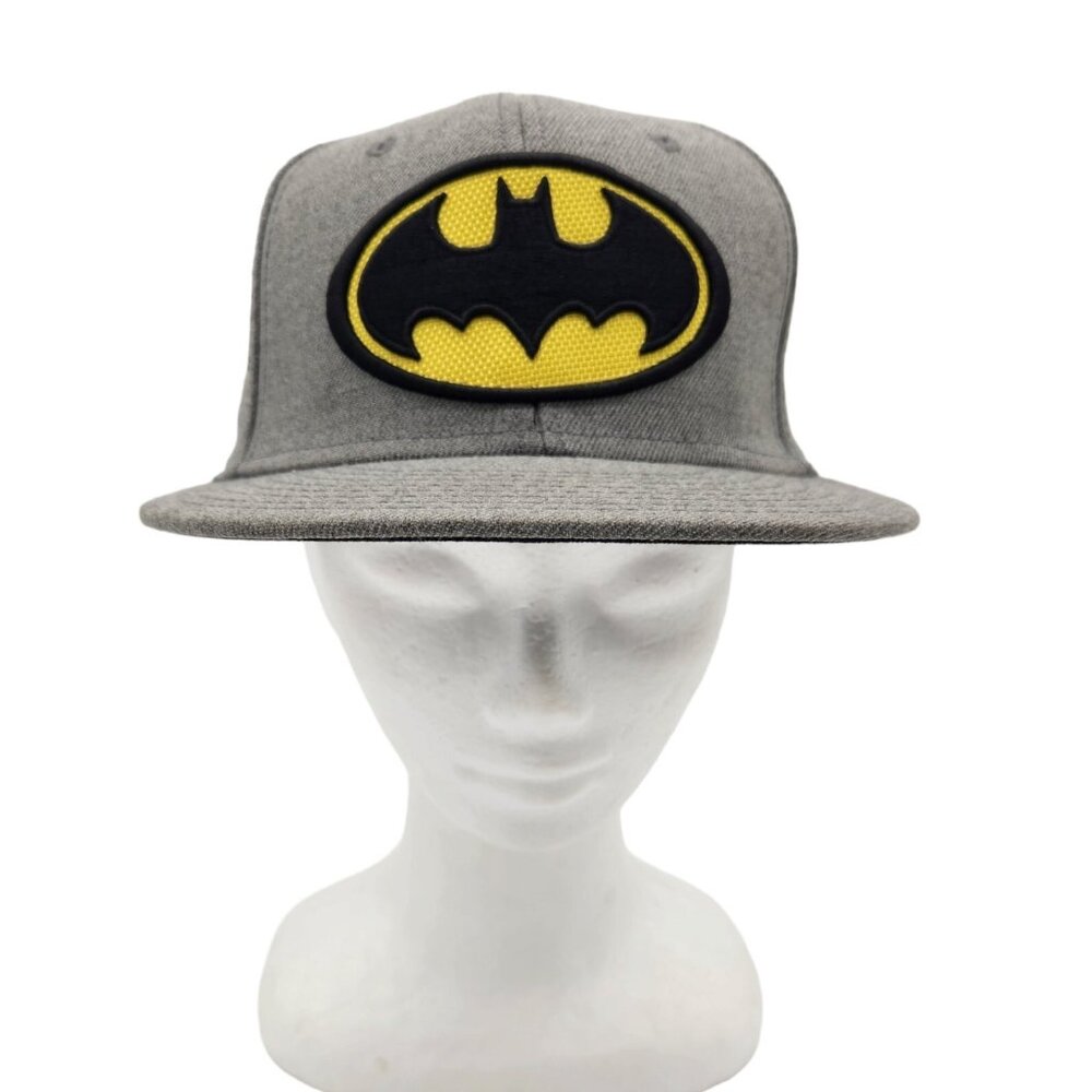 NWOT DC Comics Batman Logo Fitted Flat Bill Hat - Size Small/Medium Gray NEW